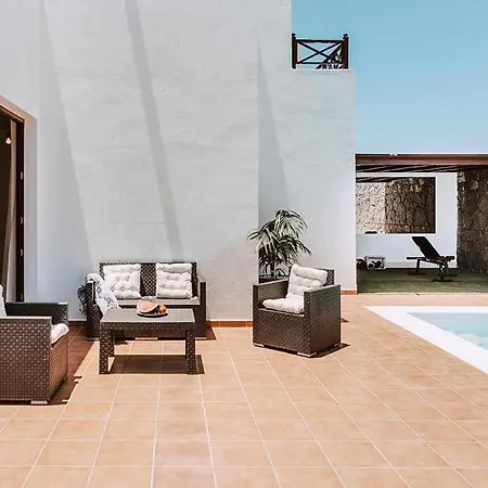 Lyra, Piscina Climatizada