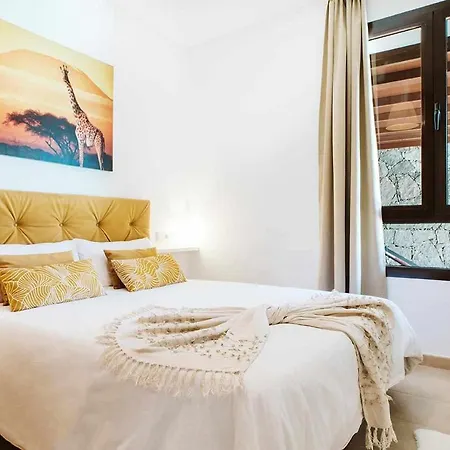 Lyra, Piscina Climatizada Playa Blanca (Lanzarote)