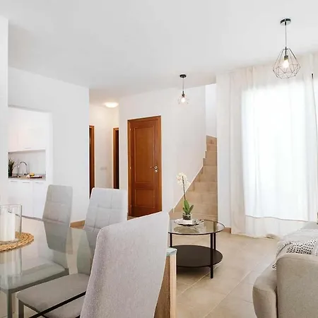 Lyra, Piscina Climatizada וילה