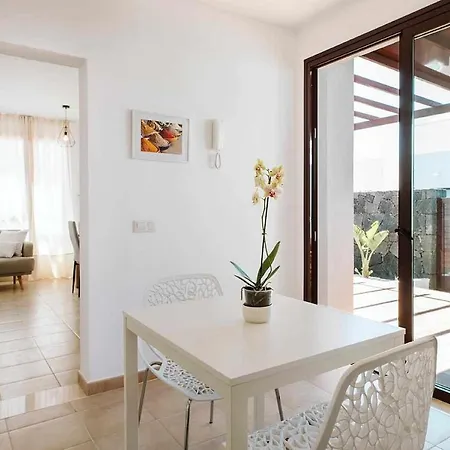 Lyra, Piscina Climatizada *