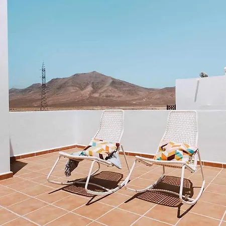 Lyra, Piscina Climatizada Willa
