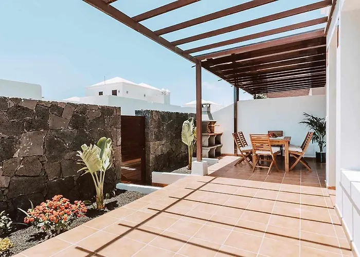 Lyra, Piscina Climatizada Playa Blanca (Lanzarote)