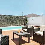 Lyra, Piscina Climatizada