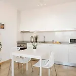 Lyra, Piscina Climatizada Villa