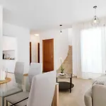 Lyra, Piscina Climatizada Villa