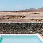 Lyra, Piscina Climatizada *