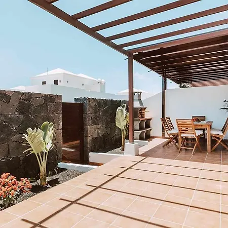 Lyra Piscina Climatizada Playa Blanca (Lanzarote)