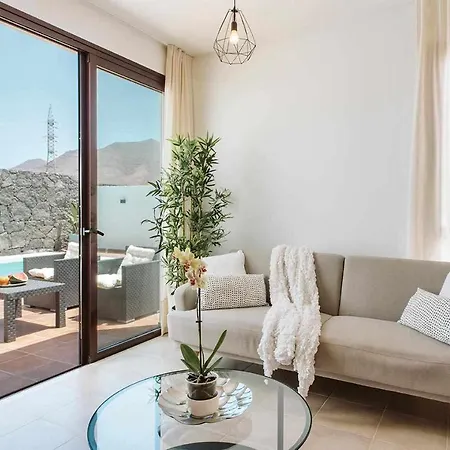 Lyra, Piscina Climatizada